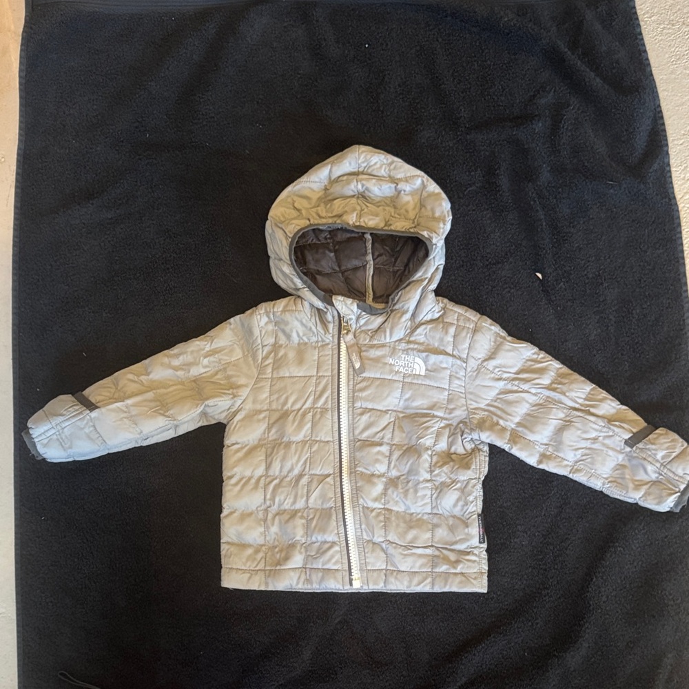 The North Face baby thermoball Gray Quilted Jacket 6-12 M